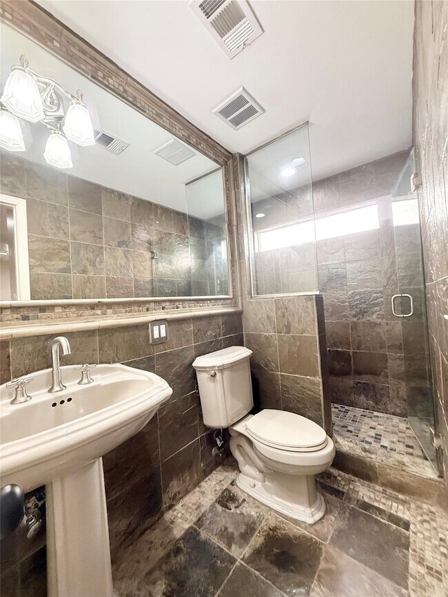 Building Photo - 5545 Pagewood Ln