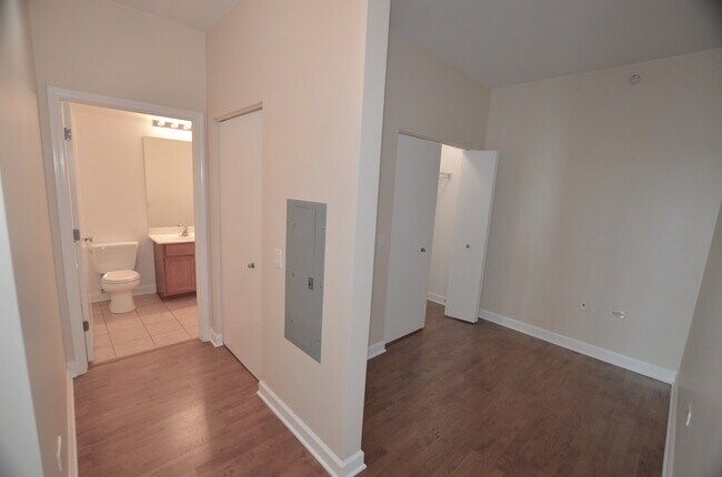 Building Photo - 1629 S Prairie Ave