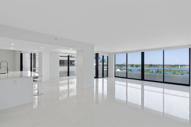 Building Photo - 529 S Flagler Dr
