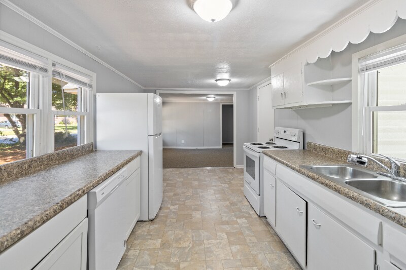 Building Photo - 3915 Glenridge Rd