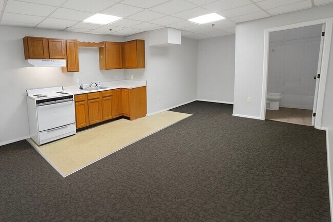 Building Photo - 325 Market St