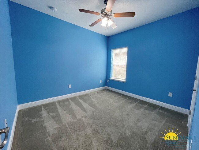 Building Photo - Gorgeous 4 Bedroom Home in Shalimar