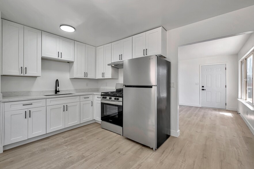 Building Photo - 344 Pennsylvania Dr