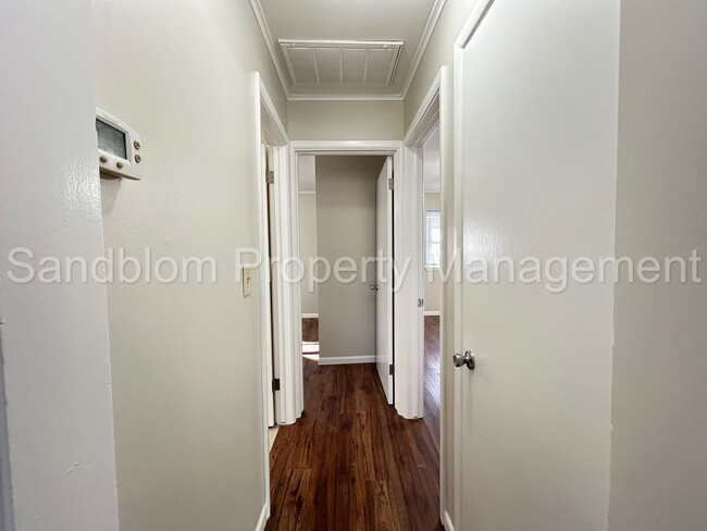 Building Photo - For Lease | Midtown Duplex | $1100 Rent