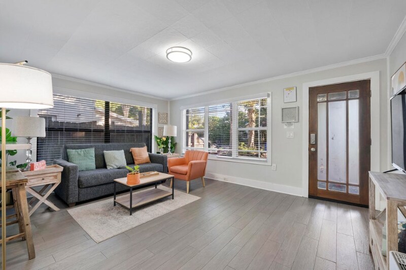 Building Photo - 551 SW 13th Ave