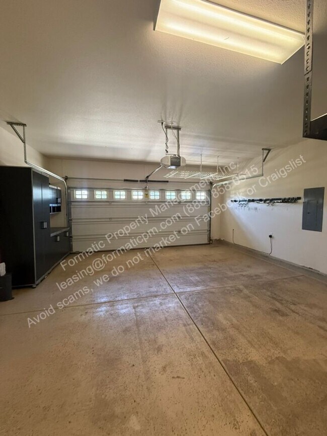 Building Photo - 1295 Kukulu St