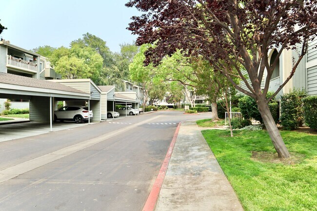 Building Photo - Charming condo in Fremont in a beautiful community – HUGE balcony!