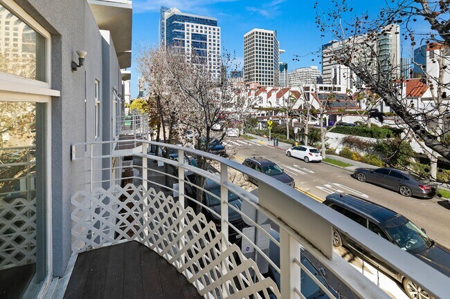 Building Photo - Modern 3 Bedroom Townhouse with Prime Location on Kettner Boulevard in San Diego