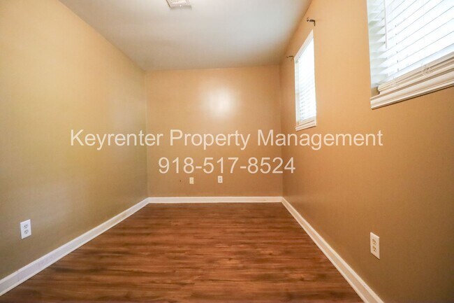Building Photo - 412 N McKinley Ave