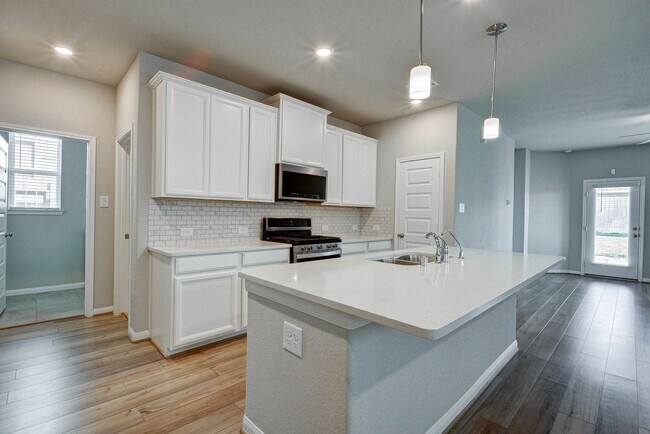 Building Photo - 18572 Meadow Point Ln