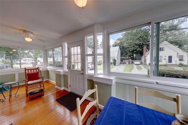 Building Photo - Providence/Elmhurst – Gorgeous Single Fami...