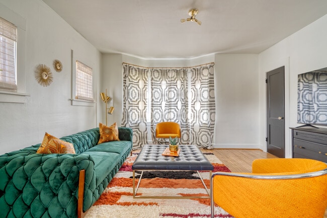 Building Photo - 2215 SE Powell Blvd