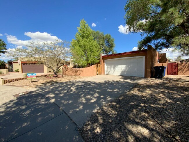 Building Photo - 3 Bedroom Single Story Home Available Near...