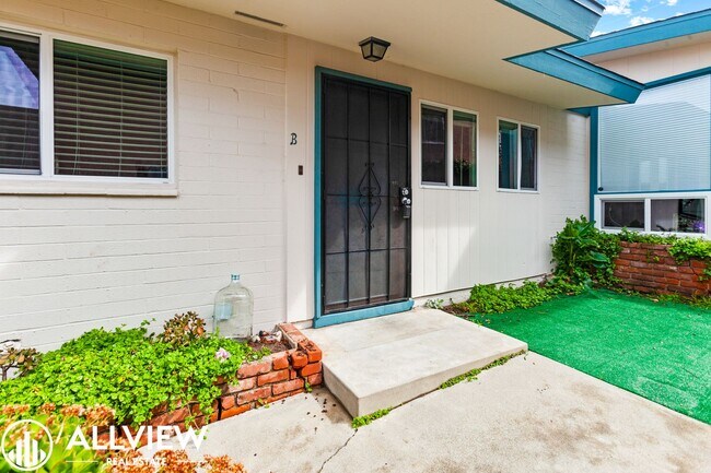 Building Photo - 311 Avenida Santa Barbara