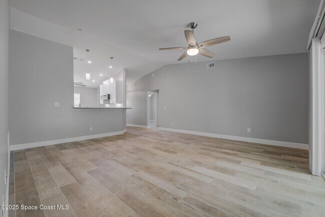 Building Photo - 1325 California Dr