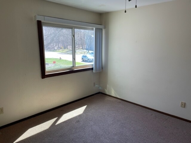 Building Photo - 2100 Fox Hollow Dr
