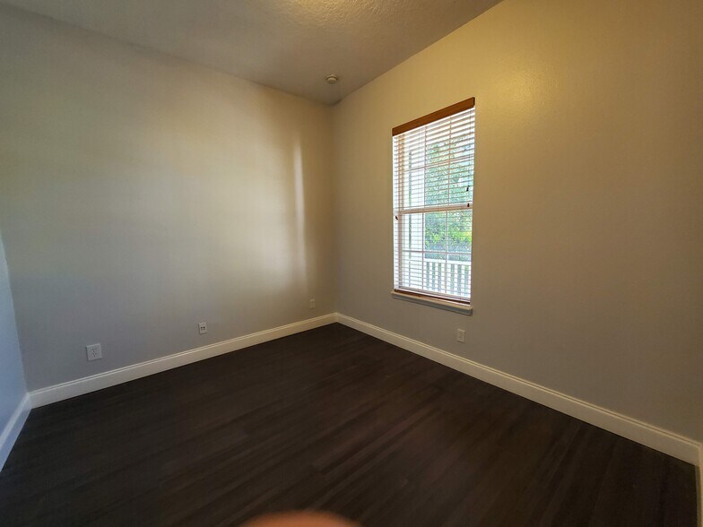 Building Photo - 4062 Markham Pl