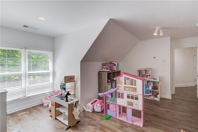 Building Photo - 2870 Roanoke Rd