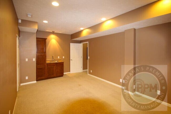 Building Photo - Beautiful 5Bd/3Ba House! | Papillion, Ne!
