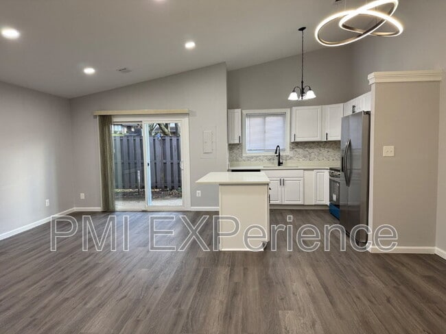 Building Photo - 10114 Scotch Hill Dr