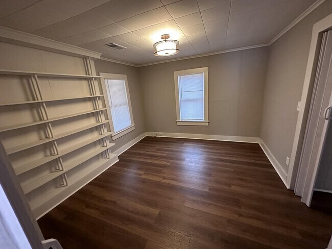 Building Photo - 96 Walsh St