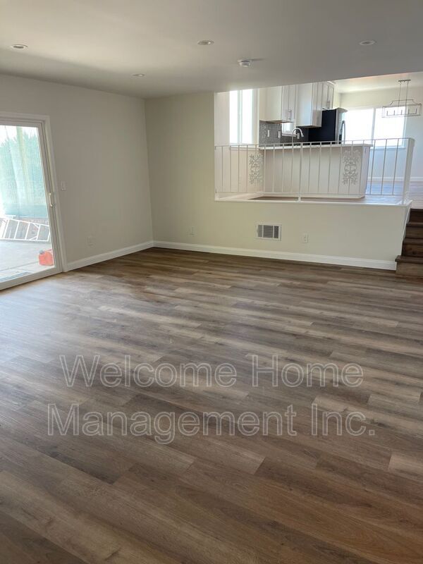 Building Photo - 16233 San Remo Dr
