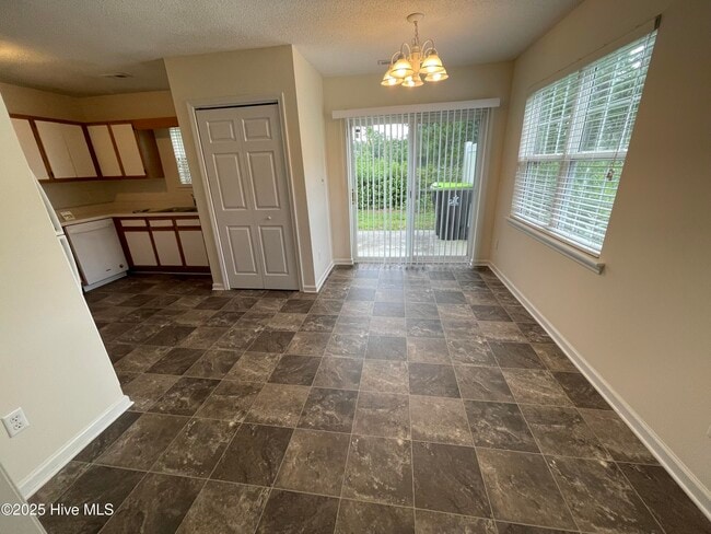 Building Photo - 71 Crush Ct