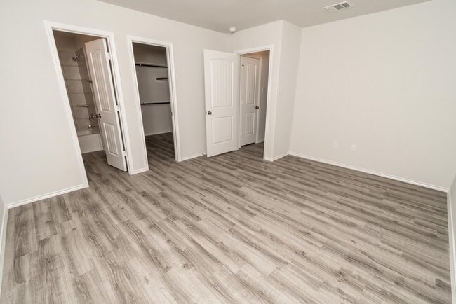 Building Photo - Treviso Gardens - 24430 Treviso Gardens Dr...