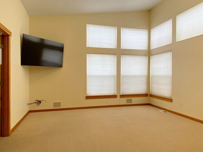 Building Photo - Eagle Crest Condo at Lone Pine