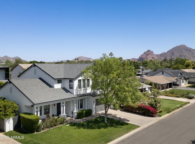 Building Photo - 3226 E Sells Dr