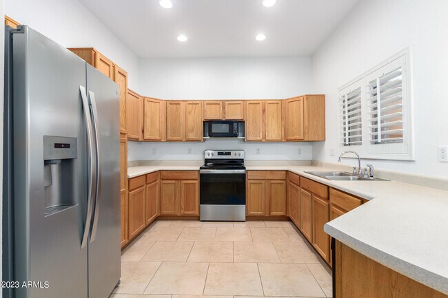 Building Photo - 8001 W Carolina Dr
