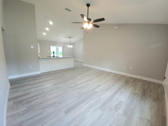 Building Photo - 1749 W Lorraine Dr