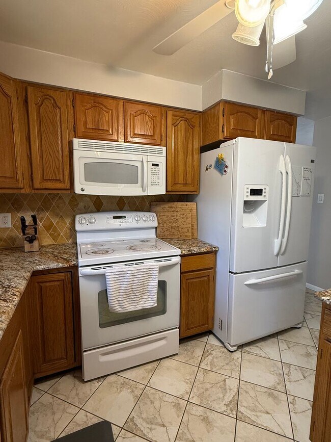 Building Photo - Charming Arvada Ranch