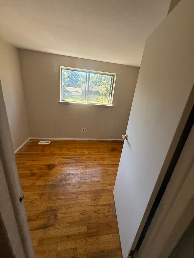 Building Photo - 105 S Christine Cir