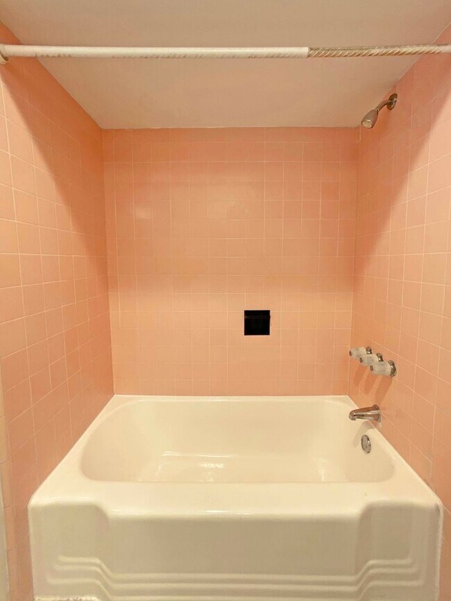 Building Photo - 215 S Baldwin Ave