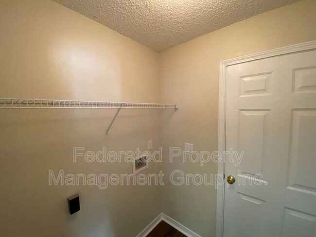 Building Photo - 2615 Creek Ridge Dr