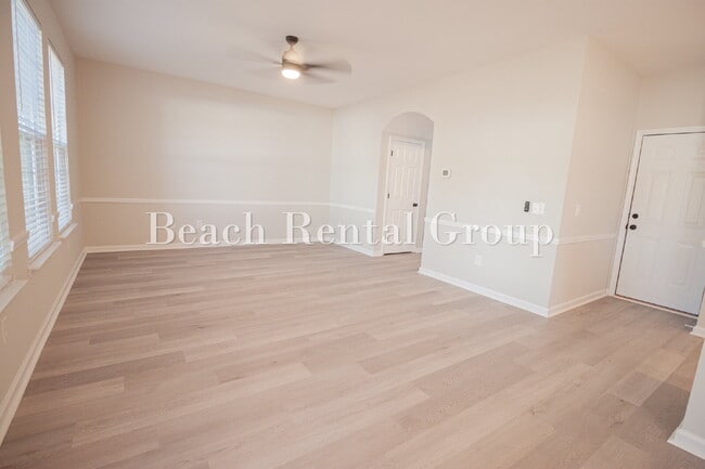 Building Photo - 4 Bedroom in Loris with Screened Patio