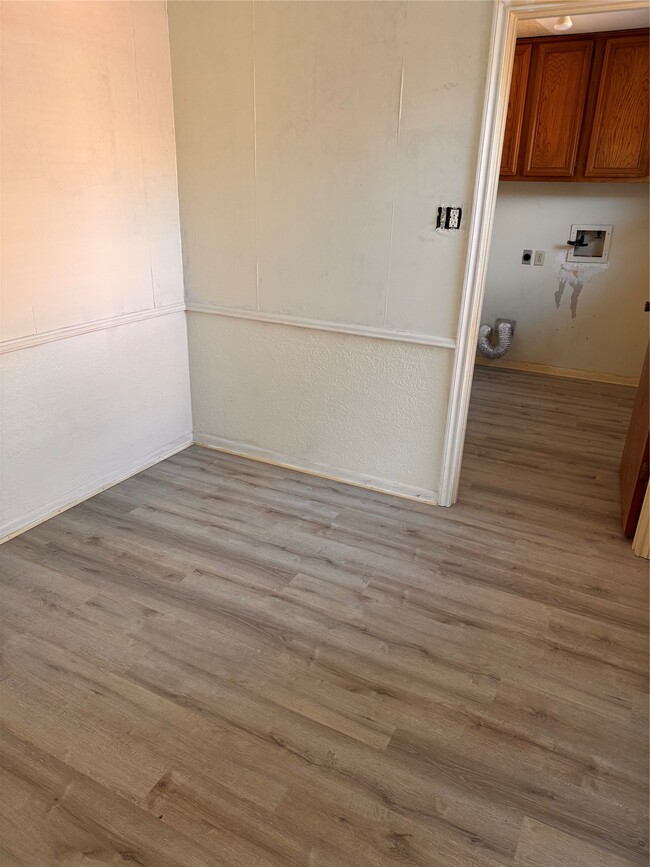 Building Photo - 3400 Coachman Dr
