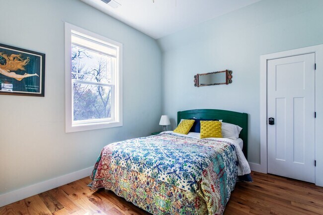 Building Photo - Fully Furnished