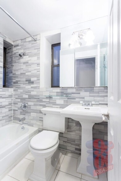 Building Photo - 250 Mott St