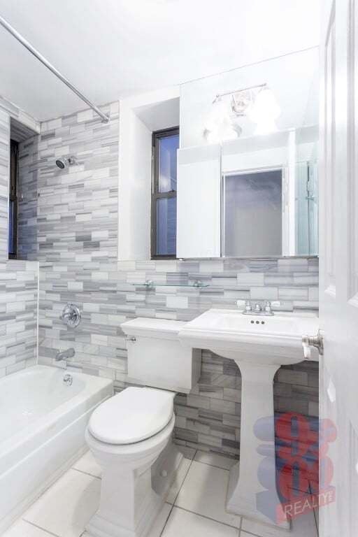 Building Photo - 250 Mott St