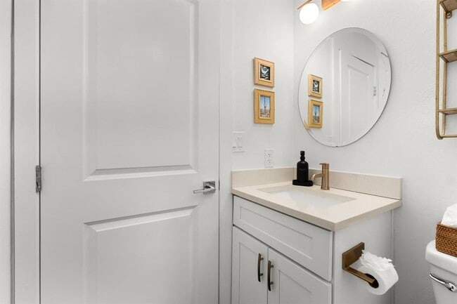 Building Photo - 3005 Kuhlman Ave