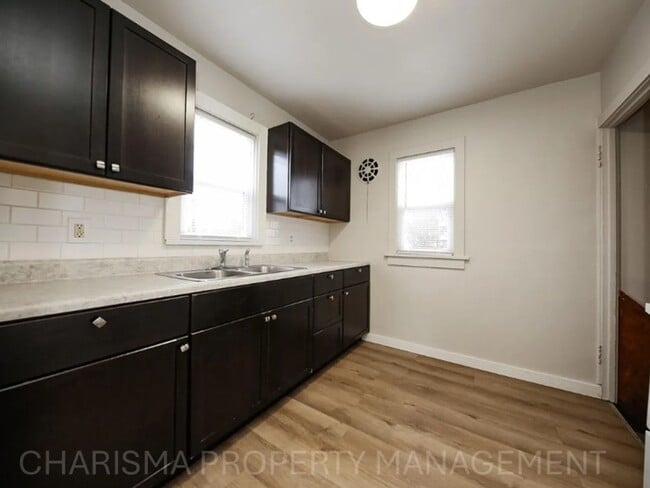 Building Photo - Charming 3 BD Home Across from Emerson Park – Move-In Ready!