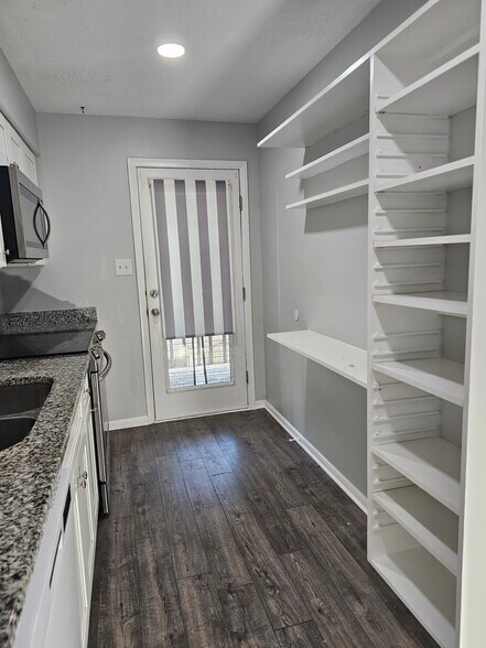 Fully adjustable open shelving system lets you customize heights to store bulky items. - 8582 Chesapeake Blvd