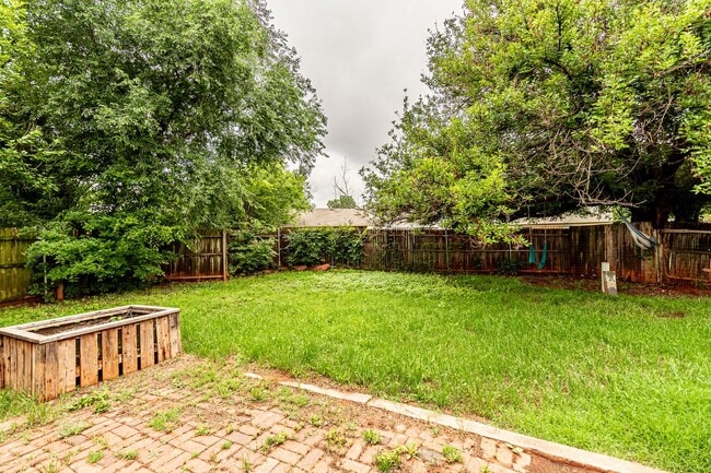 Building Photo - 3 Bed 2 Bath in OKC!