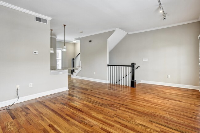 Building Photo - 324 Carlyle Park Dr