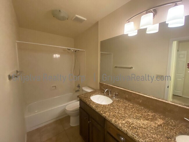 Building Photo - Amazing 5 BD, 3 BA House + Pool! This Oro ...
