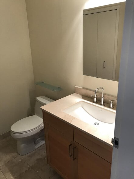 Building Photo - 6 Canal Park