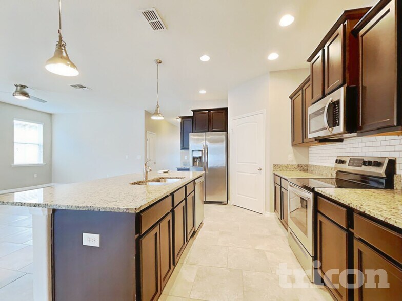 Building Photo - 112 Waterside Cir
