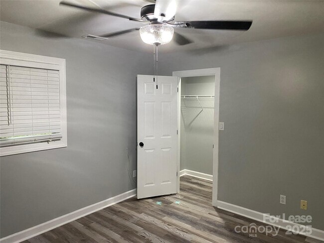 Building Photo - 14550 Waterside Dr